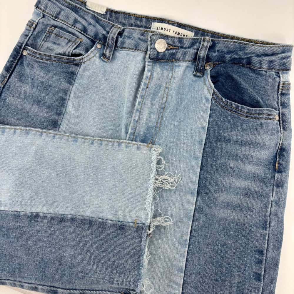 Almost Famous Two Tone Panel Jeans Womens 7 Blue Raw Hem Colorblock Distressed